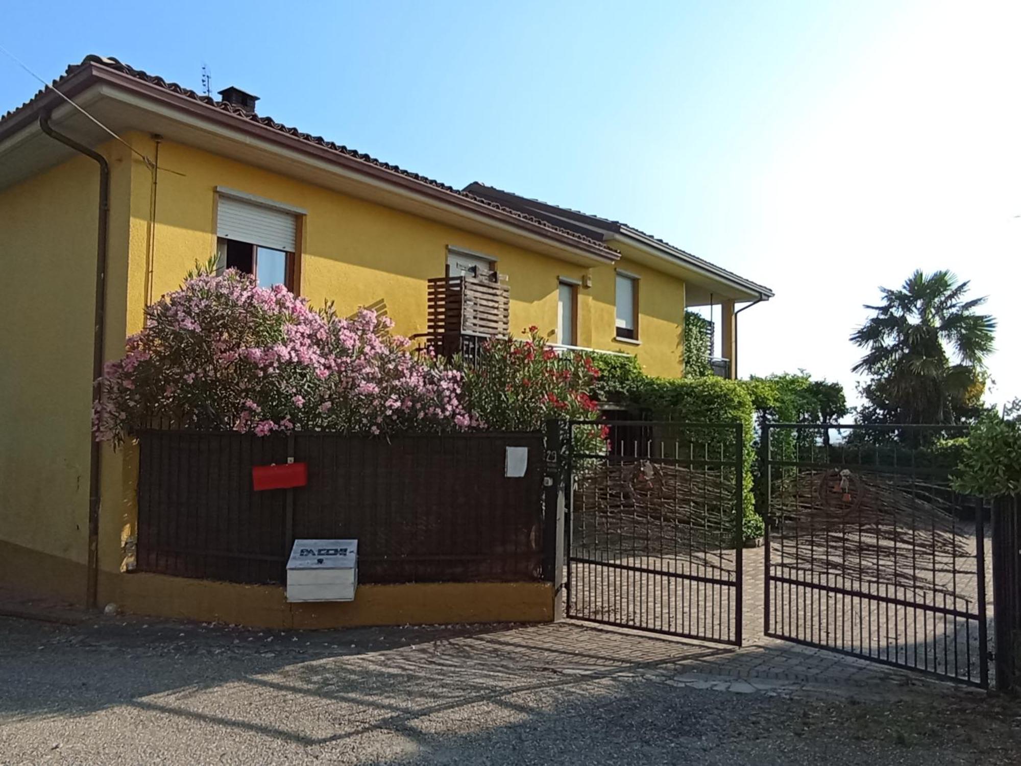 Casa Vacanza Il Colle Del Vento Calosso Zewnętrze zdjęcie