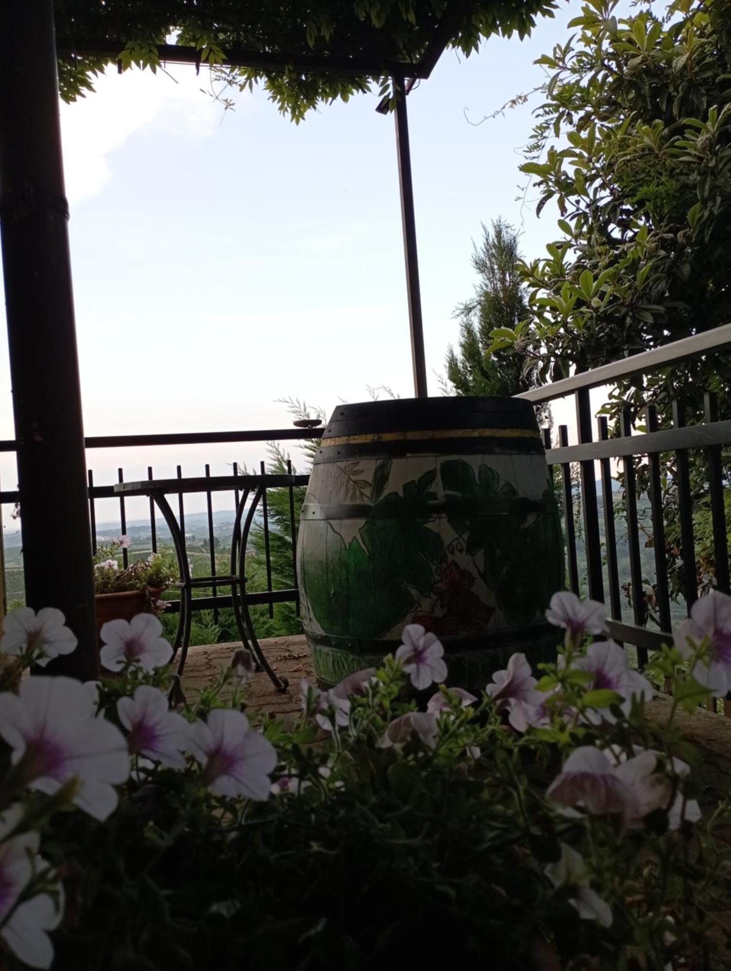 Casa Vacanza Il Colle Del Vento Calosso Zewnętrze zdjęcie