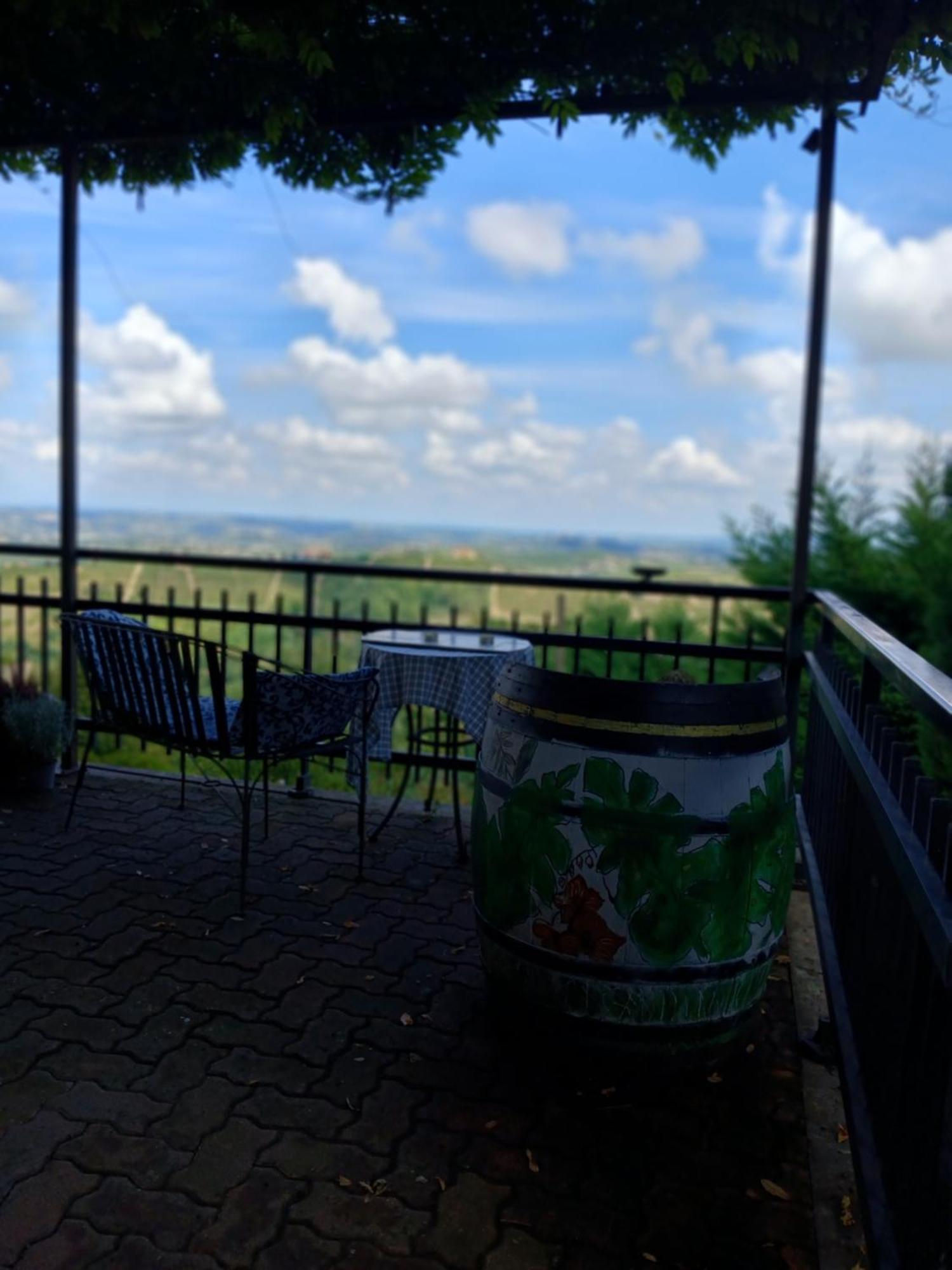 Casa Vacanza Il Colle Del Vento Calosso Zewnętrze zdjęcie