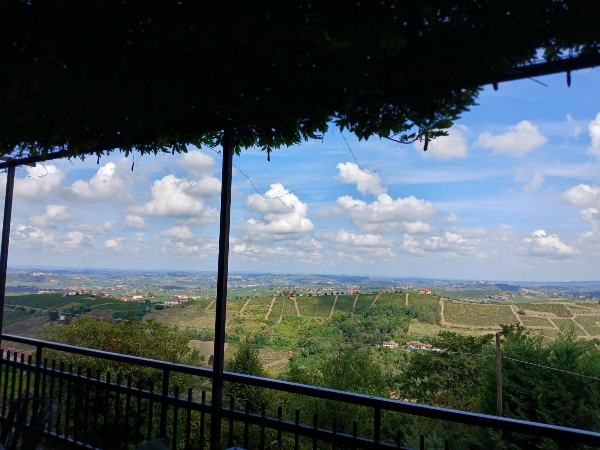 Casa Vacanza Il Colle Del Vento Calosso Zewnętrze zdjęcie